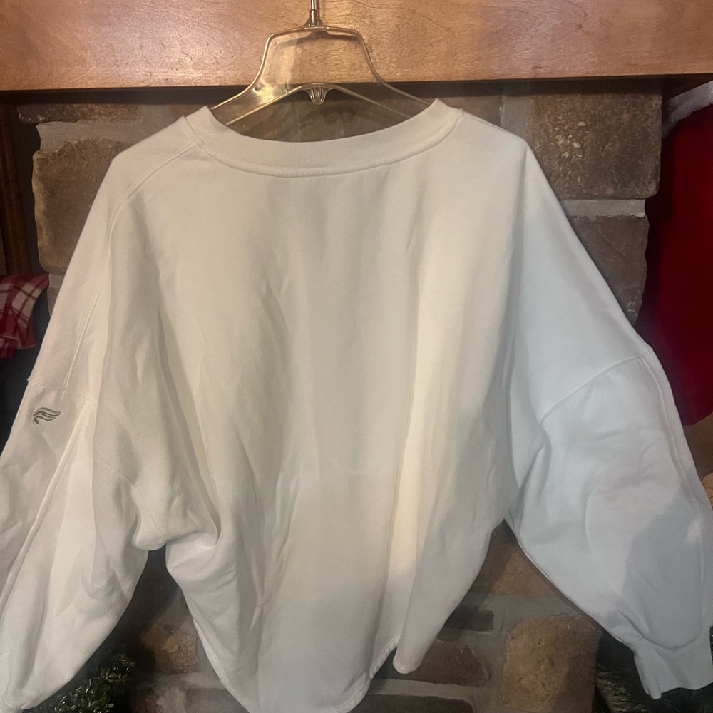 Cozy white fabletics sweatshirt sz m